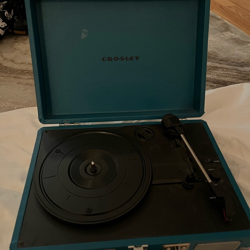 CROSLEY VINYL RECORD PLAYER